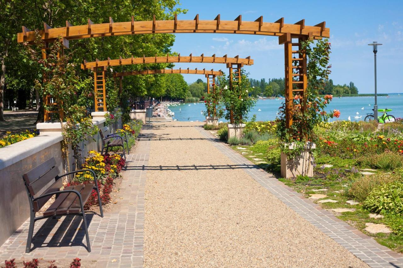 Behouse@Lake Balatonfured Bagian luar foto